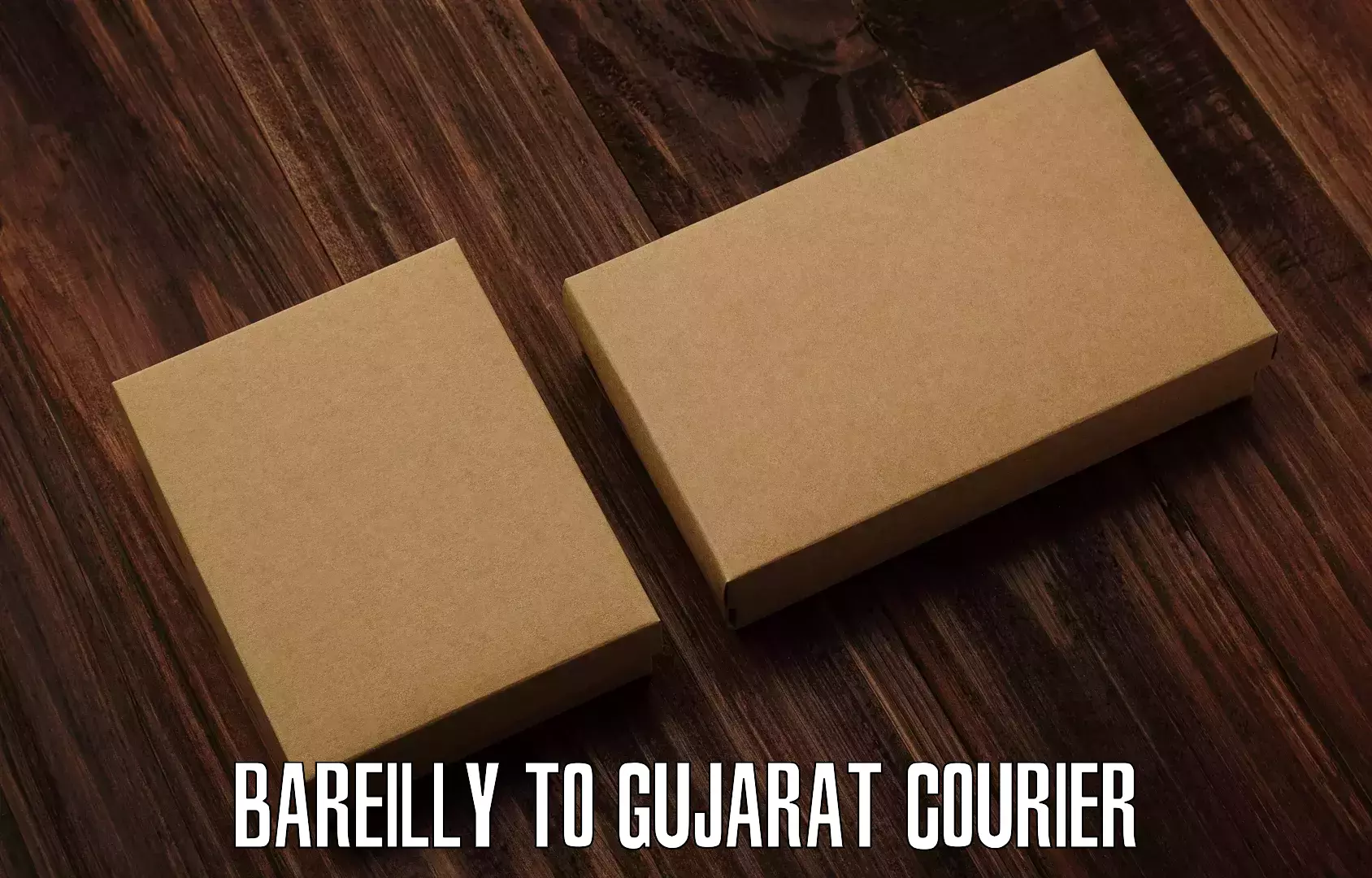 Courier service efficiency in Bareilly to Porbandar